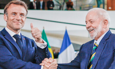 Presidents Emmanuel Macron and Lula at a ceremony in Brasília (Ricardo Stuckert / Presidency of Brazil, courtesy)