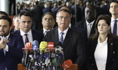 President Jair Bolsonaro speaks to the press at Palácio da Alvorada, Brasília / Fabio Rodrigues-Pozzebom, Agência Brasil courtesy