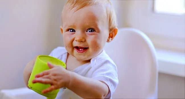 How to Transition Your Baby from a Bottle to a Cup