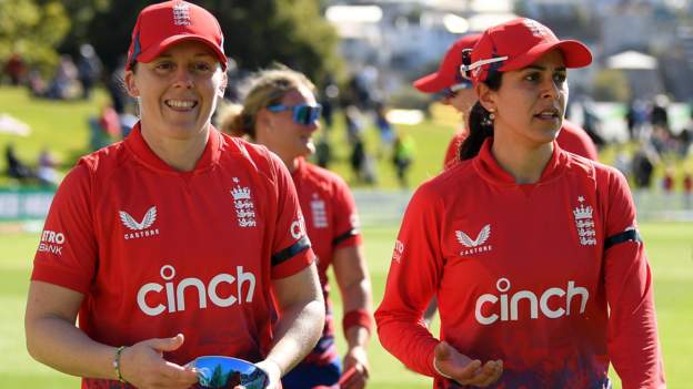 New Zealand v England: Heather Knight leads visitors to comfortable 27-run win in first T20