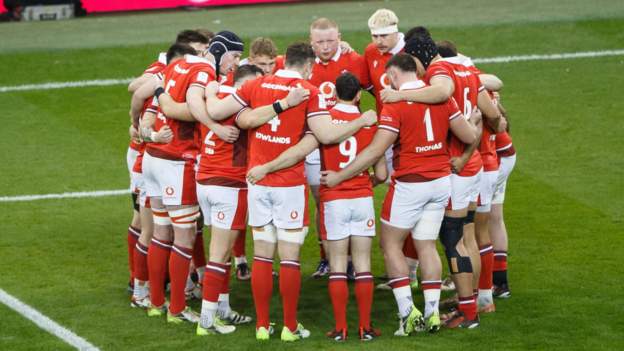 Six Nations 2024: Warren Gatland's Wales aim to lift nation against Italy