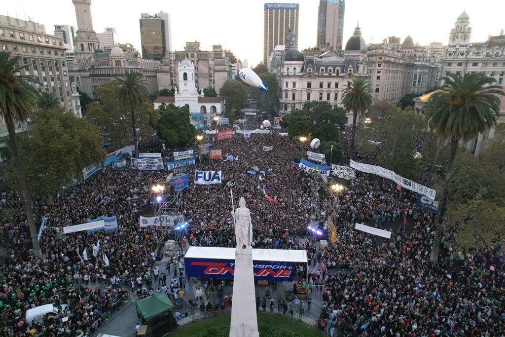 Massive protests across Argentina against higher education budget cuts 