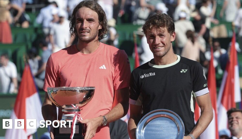 Stefanos Tsitsipas & Casper Ruud into Barcelona Open final