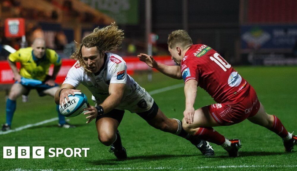 United Rugby Championship: Scarlets 27-32 Sharks - Kok hat-trick proves difference