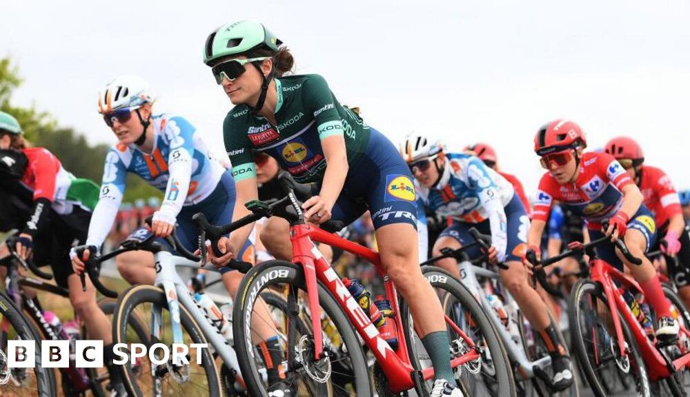 Vuelta Femenina: Deignan crashes as Jackson wins stage two