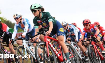 Vuelta Femenina: Deignan crashes as Jackson wins stage two