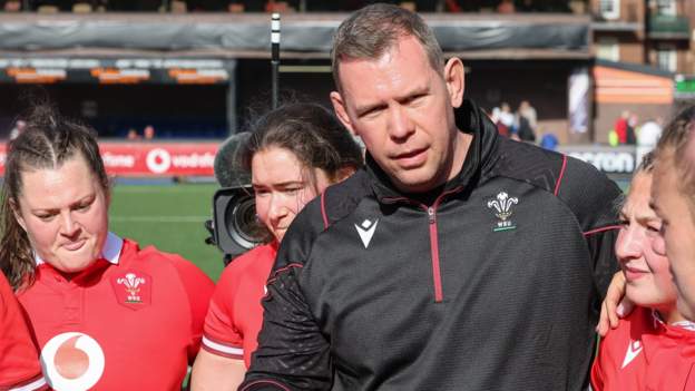 Women's Six Nations: Wales still have L plates on as professionals - Ioan Cunningham