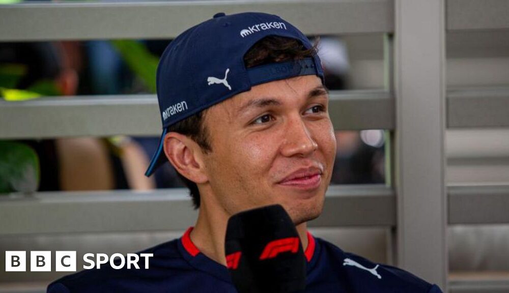 Alex Albon signs new long-term deal with Williams