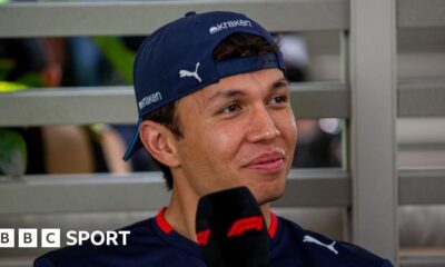 Alex Albon signs new long-term deal with Williams