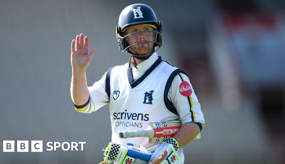 County Championship: Alex Davies ton gives Warwickshire edge over Lancashire