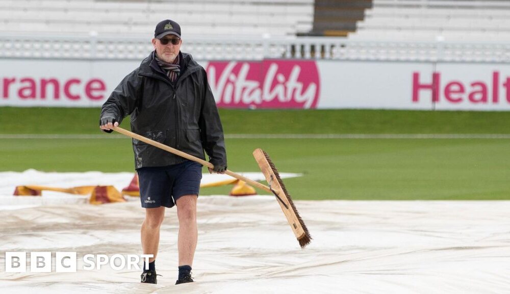 County Championship: Middlesex v Leicestershire abandoned as draw