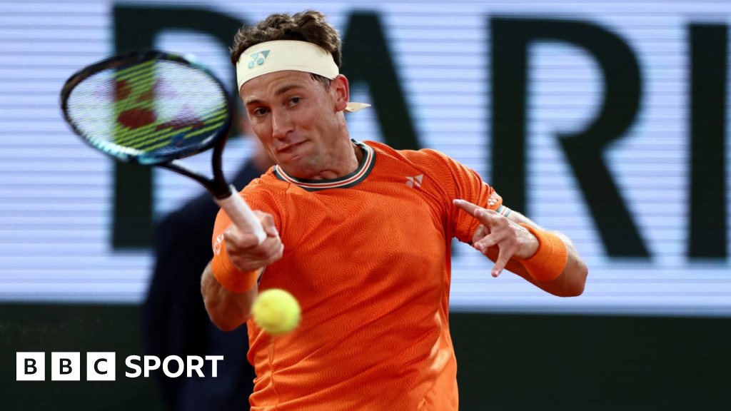 French Open 2024: Casper Ruud moves into second round