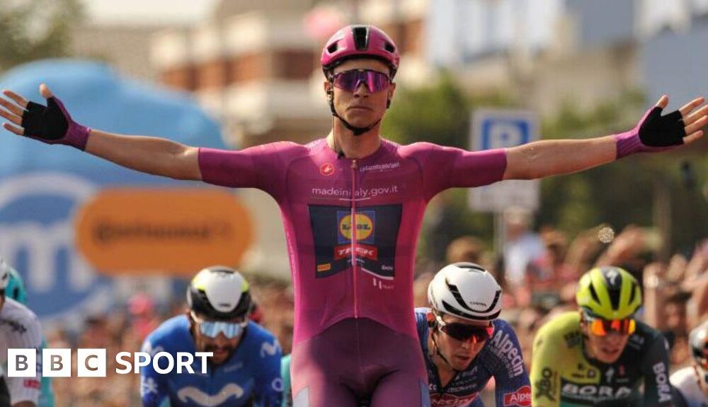 Giro d'Italia: Jonathan Milan sprints to stage 11 win as Tadej Pogacar retains overall lead