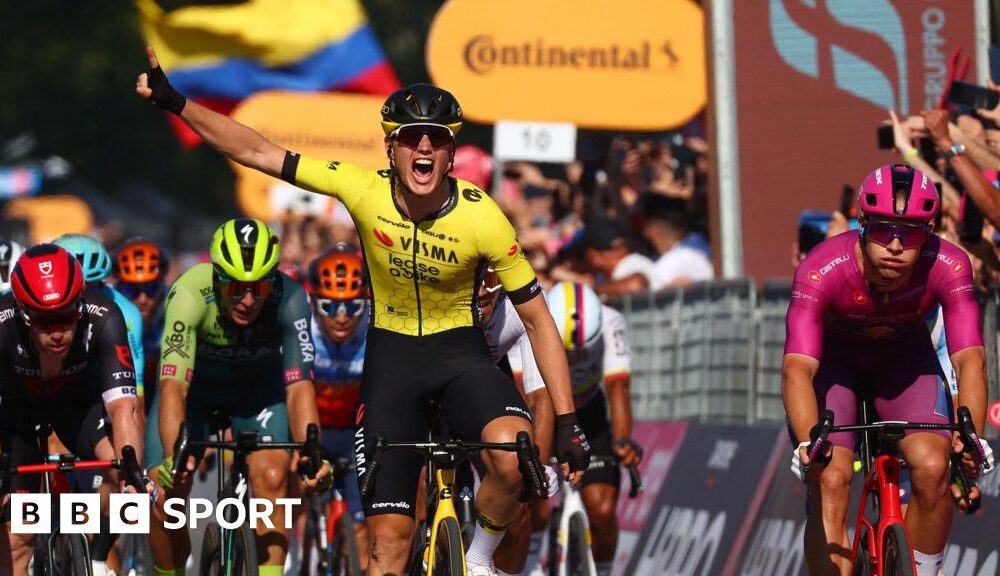 Giro d'Italia: Olav Kooij produces perfectly-timed finish to win stage nine