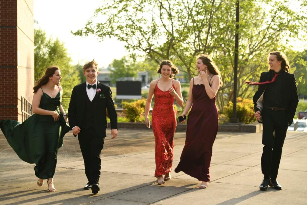 Glance inside the prom at Oak Ridge High School