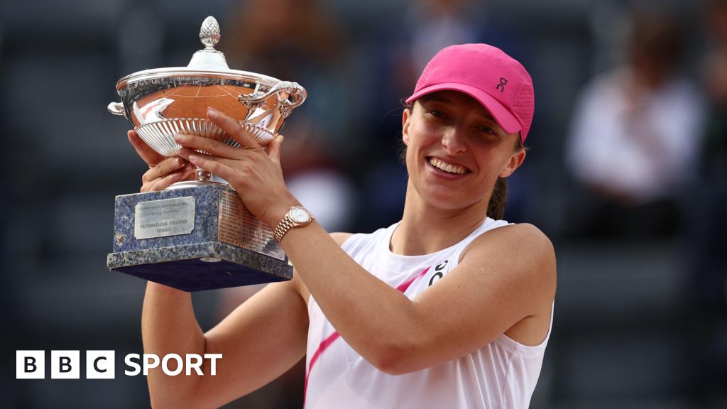 Iga Swiatek dominates Aryna Sabalenka to win Italian Open