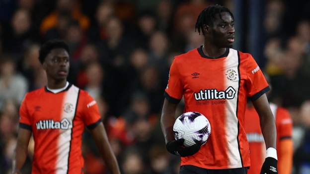 Luton Town 1-1 Everton: Hatters stay in bottom three after draw