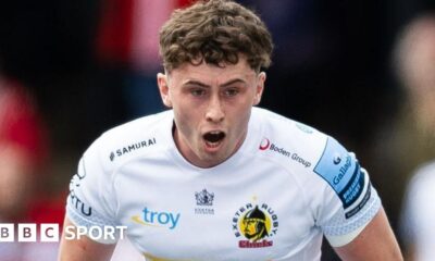 Niall Armstrong: Exeter Chiefs scrum-half signs new contract