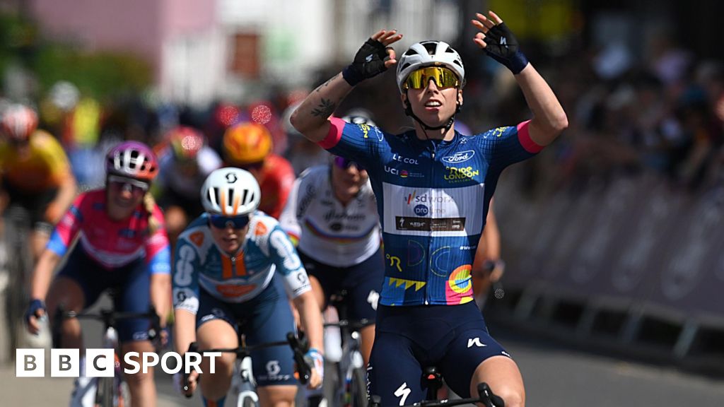 RideLondon Classique: Lorena Wiebes wins stage two