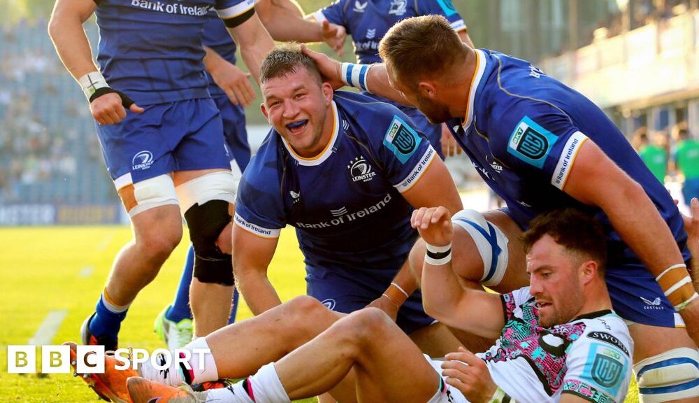 United Rugby Championship: Leinster back up to second with win big over Ospreys