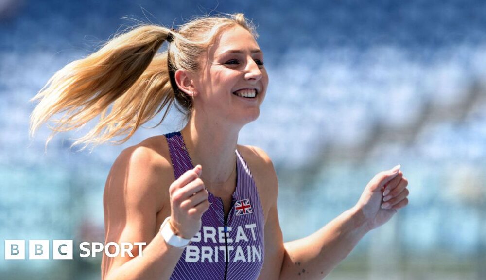 Great Britain's Molly Caudery sets new pole vault national record