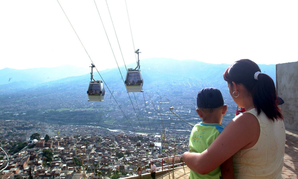 Medellín Metrocable cabin falls killing 1 and injuring 21 others