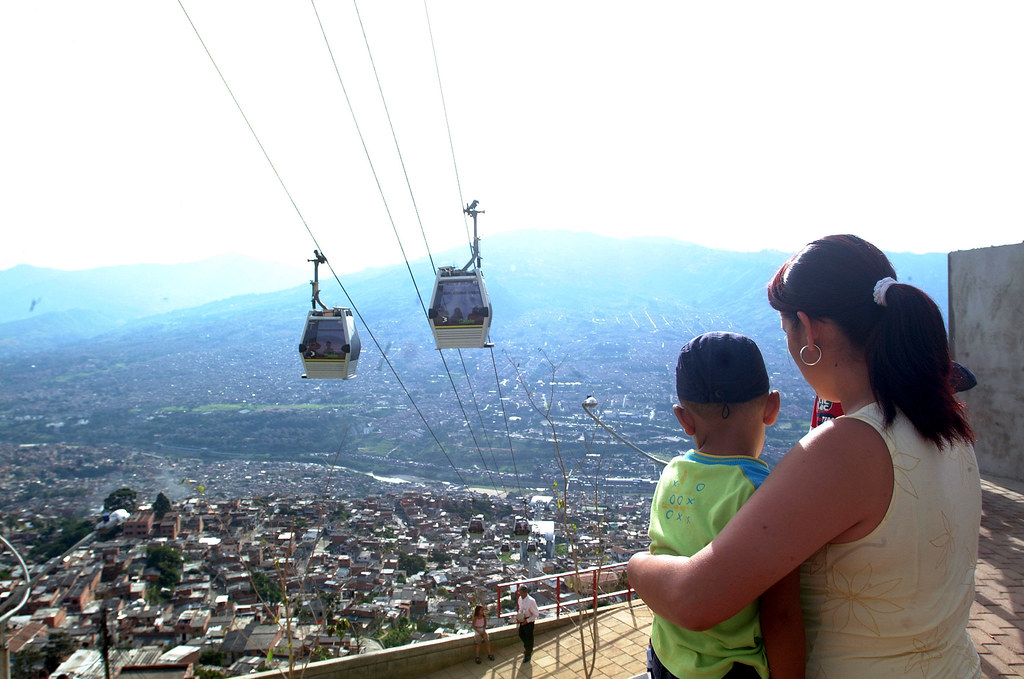 Medellín Metrocable cabin falls killing 1 and injuring 21 others