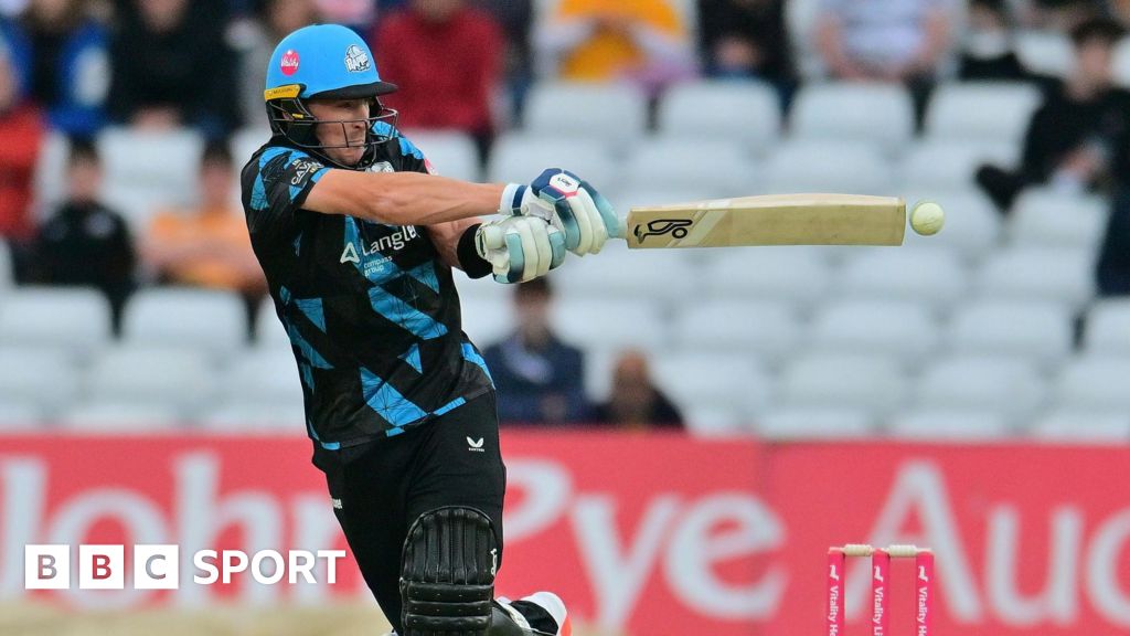 T20 Blast: Nathan Smith stars as Worcestershire and Glamorgan win