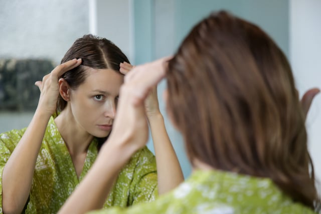 Dandruff vs. Dry Scalp: What's the Difference?