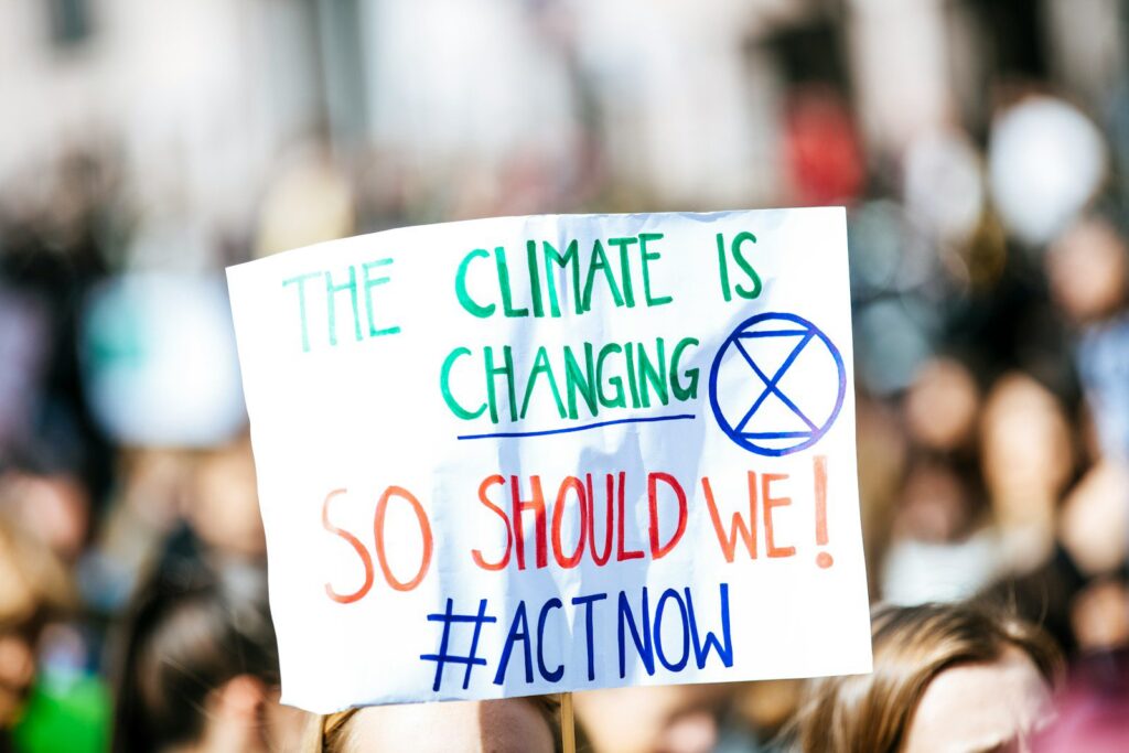 Europeans over 30 understand climate change better than younger generations, EIB survey finds