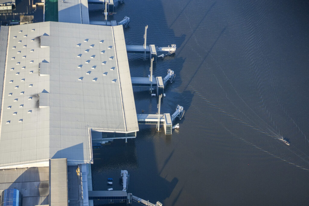 Porto Alegre airport flooded in May (Mauricio Tonetto / Rio Grande do Sul state communications agency)