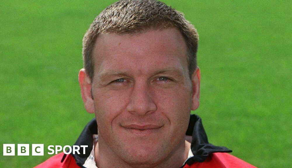 Ian Buckett: Former Wales and Swansea prop dies aged 56