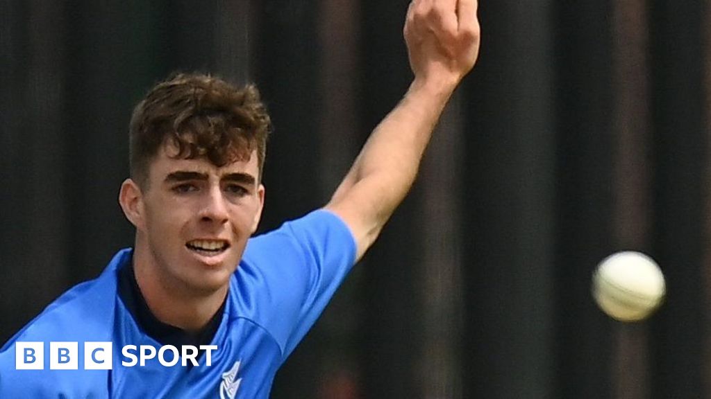 Ireland v Zimbabwe: Gavin Hoey gets first call-up for Test against Zimbabwe in Belfast