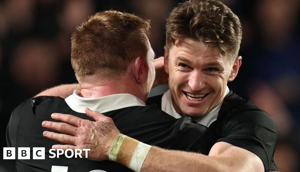 New Zealand 24-17 England: All Blacks maintain Eden Park record as England come close