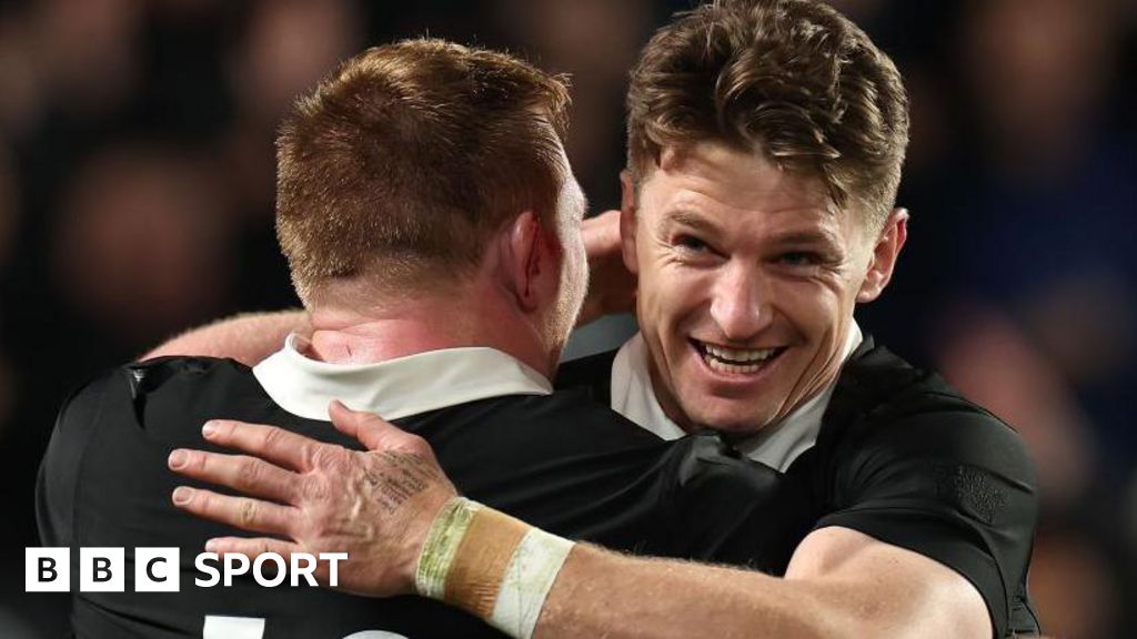 New Zealand 24-17 England: All Blacks maintain Eden Park record as England come close