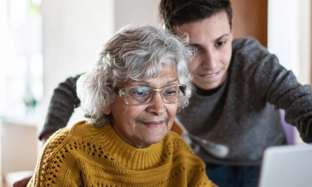 Senior computer and smartphone classes