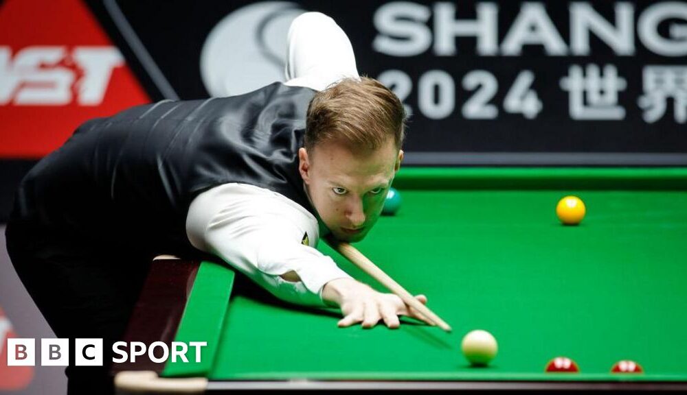 Shanghai Masters: Judd Trump leads Ronnie O'Sullivan 8-1 in semi-final