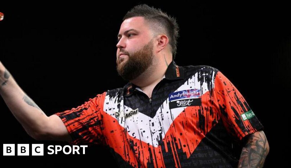 World Matchplay Darts: Michael Smith and Michael van Gerwen reach quarter-finals