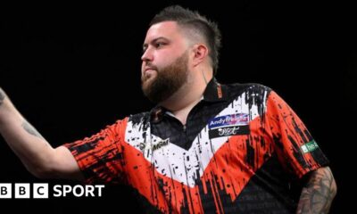 World Matchplay Darts: Michael Smith and Michael van Gerwen reach quarter-finals