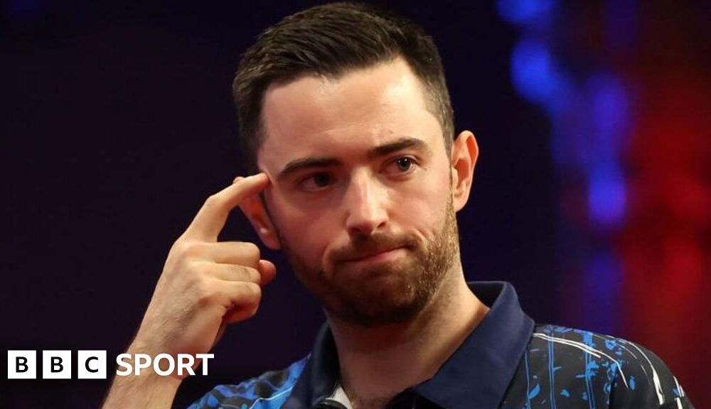 World Matchplay: Luke Humphries pulls through to reach semi-finals