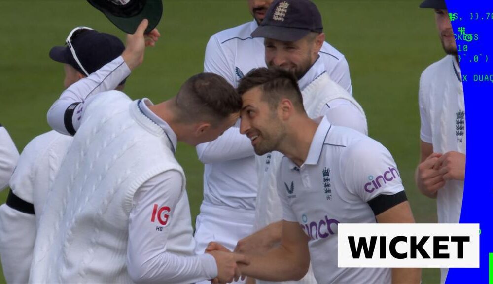 'Extraordinary!' - Wood removes Karunaratne for 27 with his first ball