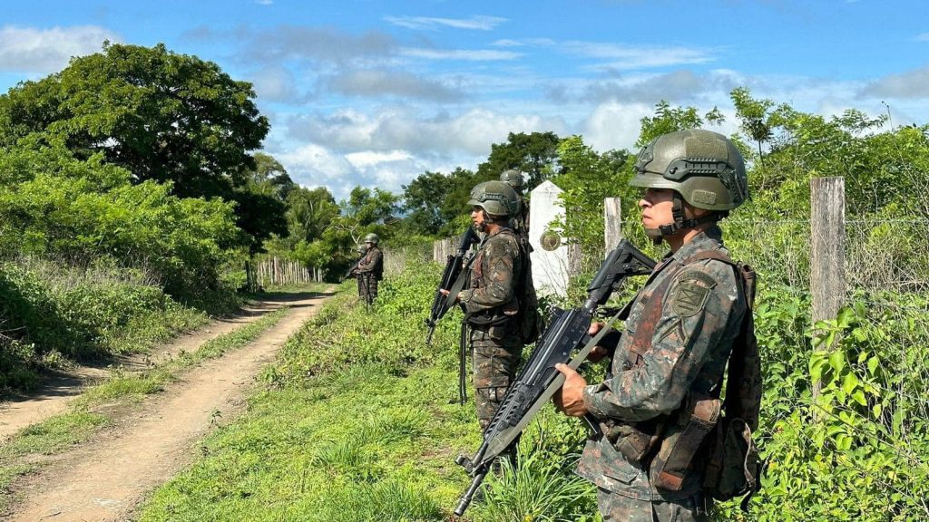 Guatemala strengthens its border with Mexico as Mexicans flee violence in Chiapas