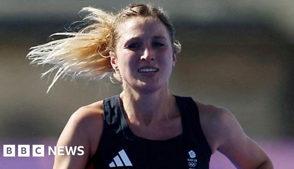 Team GB runner Rose Harvey finished marathon despite breaking leg