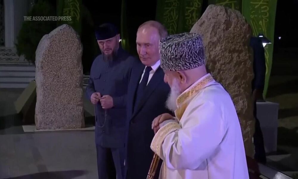 Vladimir Putin makes a surprise trip to Chechnya and meets with its leader Ramzan Kadyrov