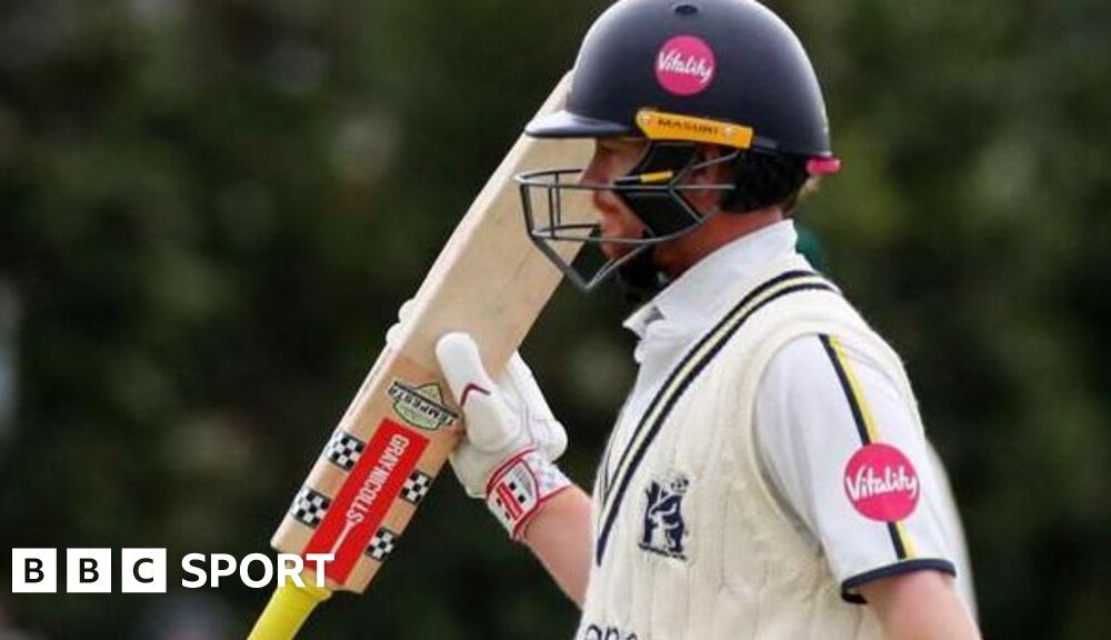 County Championship: Bears captain Davies passes 1,000 for season