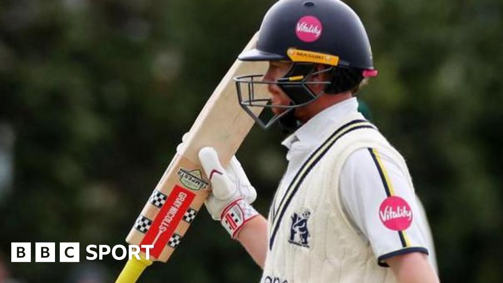 County Championship: Bears captain Davies passes 1,000 for season