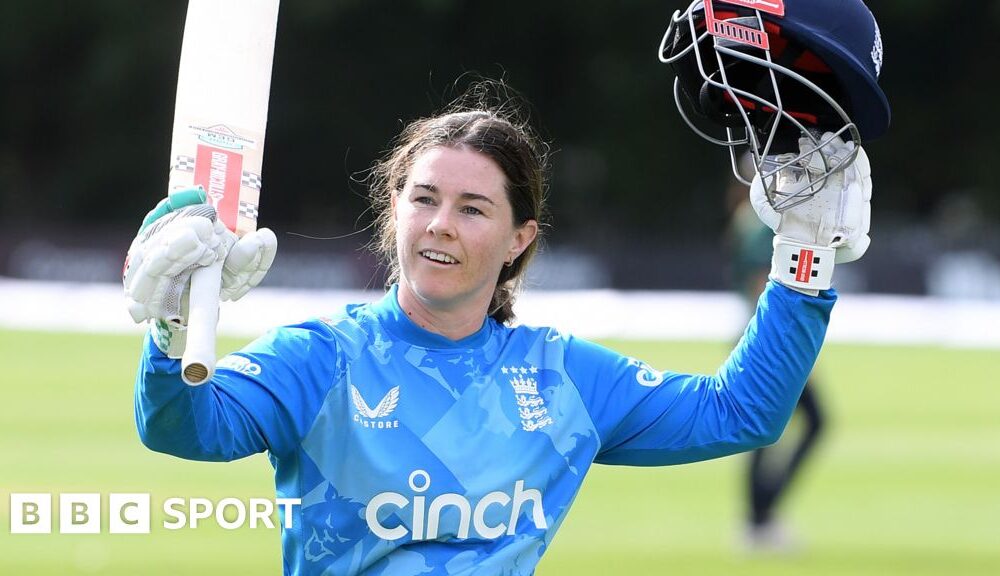 Ireland vs England: Tammy Beaumont scores 150 not out as visitors seal series win