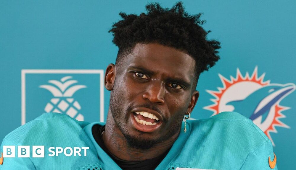 NFL: Miami Dolphins star Tyreek Hill detained by police before game