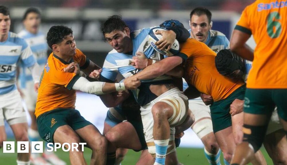 Rugby Championship: Australia beat Argentina with late penalty