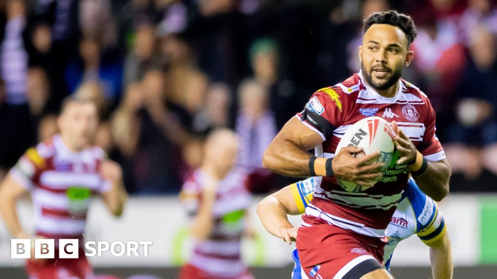 Super League: Wigan Warriors 38-0 Leeds Rhinos - Hosts dominate to stay in top spot